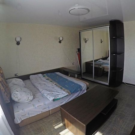 Уютная Квартира Со Свежим Ремонтом Odessa Exterior foto